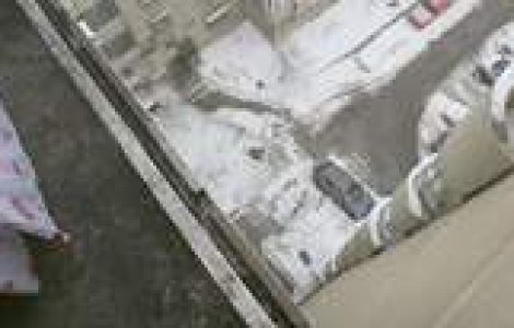 A furat din banca, a pierdut la ruleta si s-a aruncat in gol