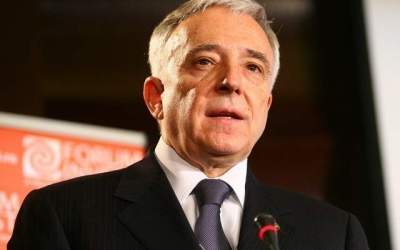 Mugur Isarescu: Ar fi o...