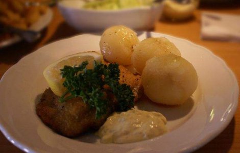 Studiu: Mancarea din restaurante nu este cu mult mai sanatoasa decat preparatele de tip fast-food