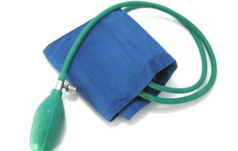 Studiu: Hipertensiunea, factor de risc la fel de periculos pentru persoanele slabe si cele obeze