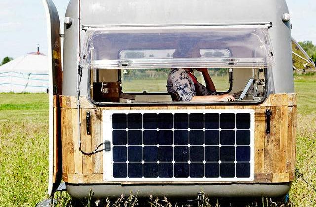 [FOTO] Din rulota ruginita in cel mai frumos birou mobil