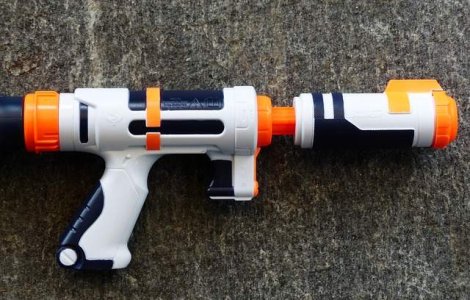 Afganistanul interzice vanzarea armelor de jucarie