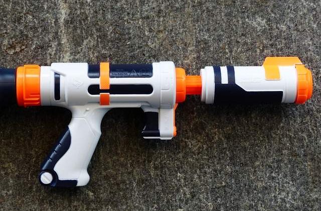 Afganistanul interzice vanzarea armelor de jucarie