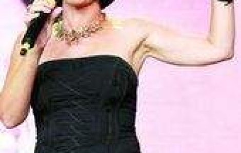 Elena Carstea: 'Mi-am gaurit poponeata in Romania'