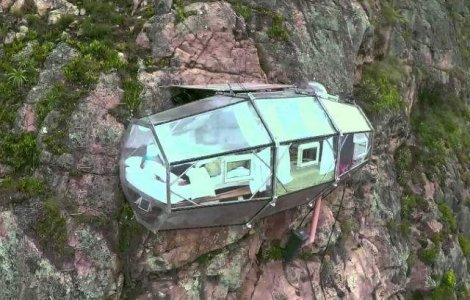 Hotelul suspendat deasupra muntilor. Ai avea curaj sa te cazezi aici?