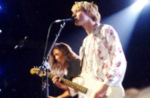 [FOTO] Un fan a descoperit o imagine rara cu trupa Nirvana