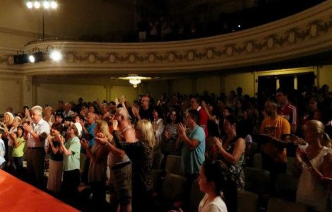 Intr-o lume plina de conflicte, noi am ales sa ne amuzam!