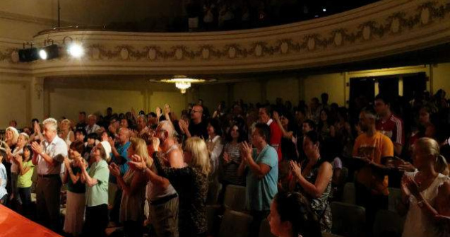 Intr-o lume plina de conflicte, noi am ales sa ne amuzam!