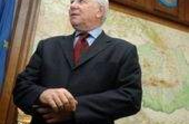 Melescanu trage de timp pentru Norica