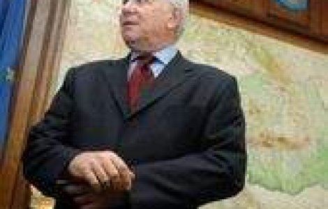 Melescanu trage de timp pentru Norica