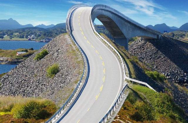 [VIDEO] Cel mai periculos drum. Doar soferii experimentati indraznesc sa il traverseze