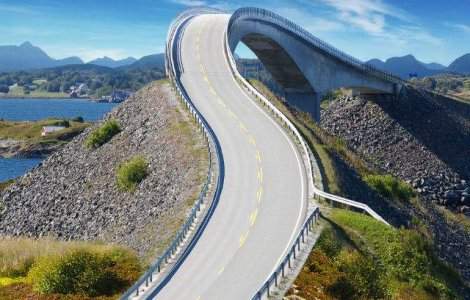 Cel mai periculos drum. Doar soferii experimentati il traverseaza