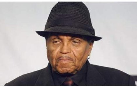 Tatal cantaretului M. Jackson a suferit un accident vascular cerebral