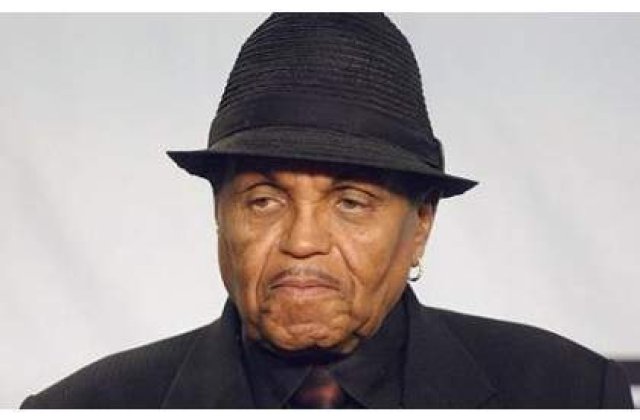 Tatal cantaretului Michael Jackson a suferit un accident vascular cerebral