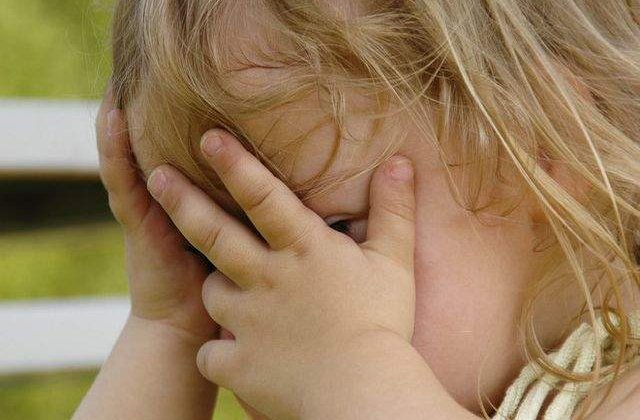 Ai un copil anxios? Cum sa te comporti cu el pentru a nu inrautati situatia