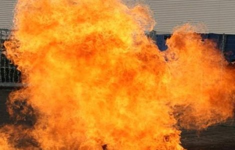 Egipt: Cel putin 25 de morti intr-o explozie izbucnita la o fabrica