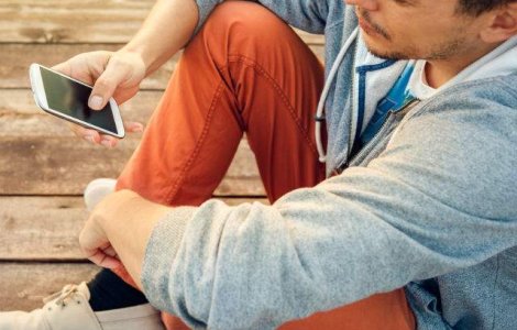  Top  Siri spune lucruri traznite: 7 glume "facute" de asistentul personal