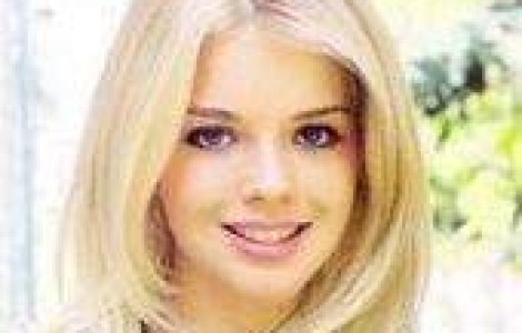 Conte de 53 ani, amorezat de Alexandra Dinu