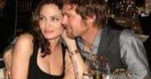 Angelina Jolie vrea sa ramana insarcinata