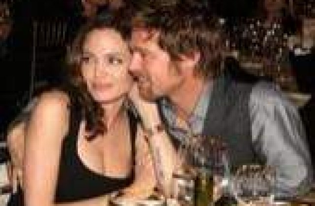 Angelina Jolie vrea sa ramana insarcinata