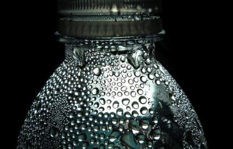  Top  Motive pentru care nu ar trebui sa mai cumperi apa imbuteliata