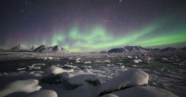 Aurora boreala, surprinsa pentru prima data in afara Sistemului Solar