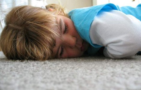  Video  Dormi pe burta? De ce NU trebuie sa mai faci asta