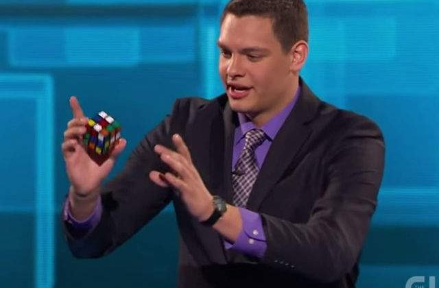 [VIDEO] Poate rezolva un cub Rubik fara sa il atinga. Iti vine sa crezi?