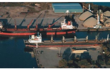 Zimnicea: 66 de nave, stationate din cauza nivelului scazut al Dunarii