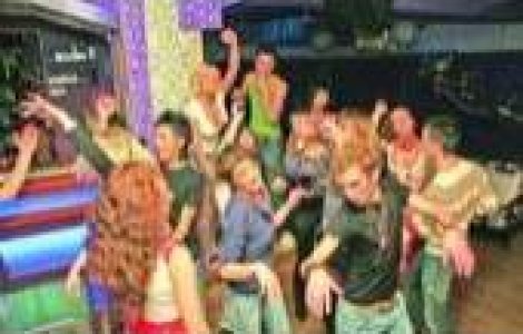 Gyorfi, sexy-show cu homosexuali si lesbiene