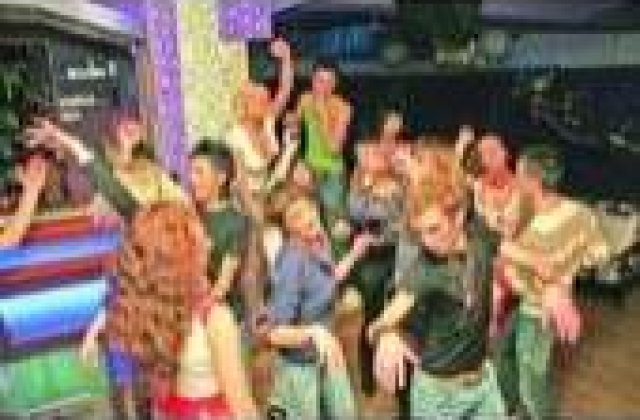 Gyorfi, sexy-show cu homosexuali si lesbiene