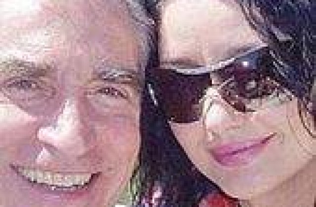 De ce nu poarta inelul de la Petre?