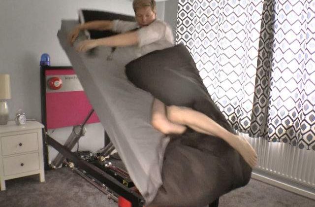 [VIDEO] Patul care te catapulteaza dimineata. Sigur ai nevoie de el