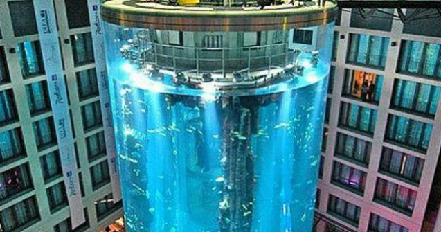 Cel mai impresionant acvariu: are 82 metri inaltime si 1.500 pesti