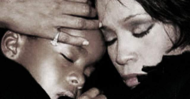  Video  Fiica lui Whitney Houston, inmormantata alaturi de mama ei