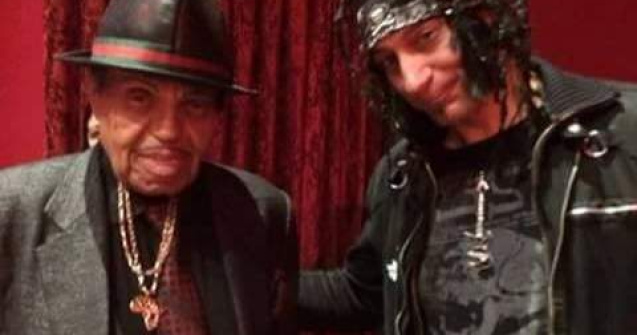 Tatal cantaretului Michael Jackson, externat din spital