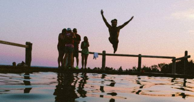 Divertiland va asteapta pe 8 august la un concert Elena Gheorghe