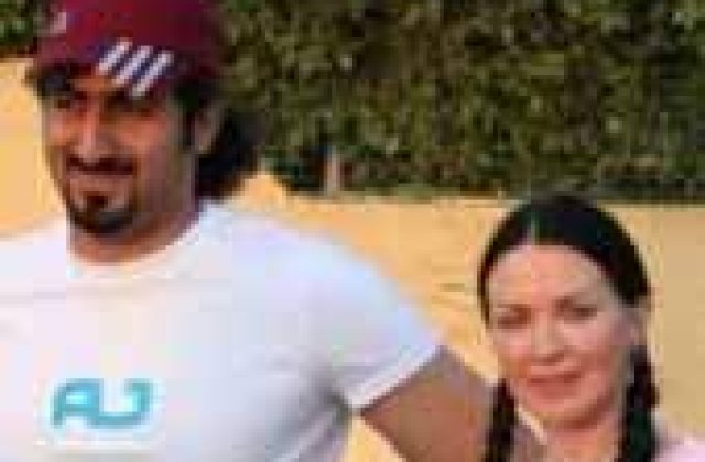 Omar ben Laden ii transmite tatalui: "Cauta o alta cale!"