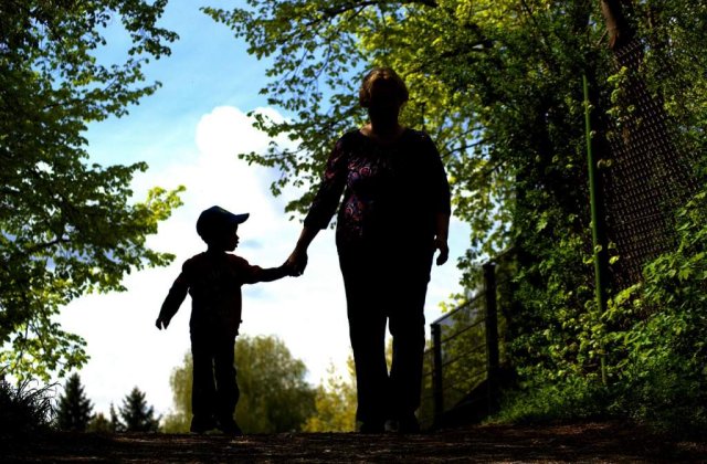 Vedete cu suflet mare! Celebritati care au devenit parinti adoptivi