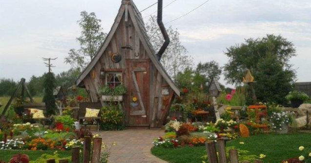  Foto  Ati vazut o cabana mai frumoasa? Pare desprinsa din basme