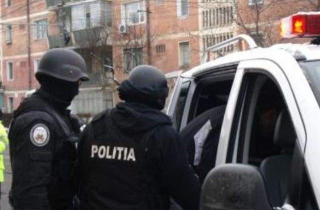 O suta de persoane, audiate la DIICOT Ploiesti dupa perchezitii privind traficul de droguri