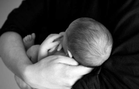 Timis: Bebelus, ajuns la spital batut si cu muscaturi pe corp