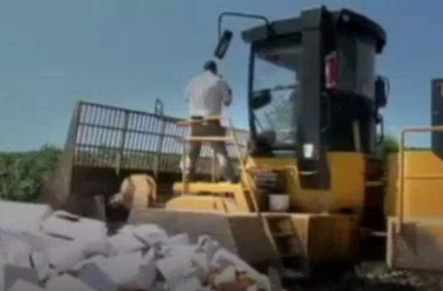 [Video] Rusia a distrus cu buldozerul alimente occidentale de import