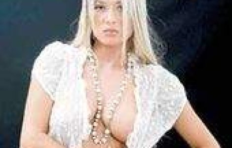 Simona Sensual isi siliconeaza fundul