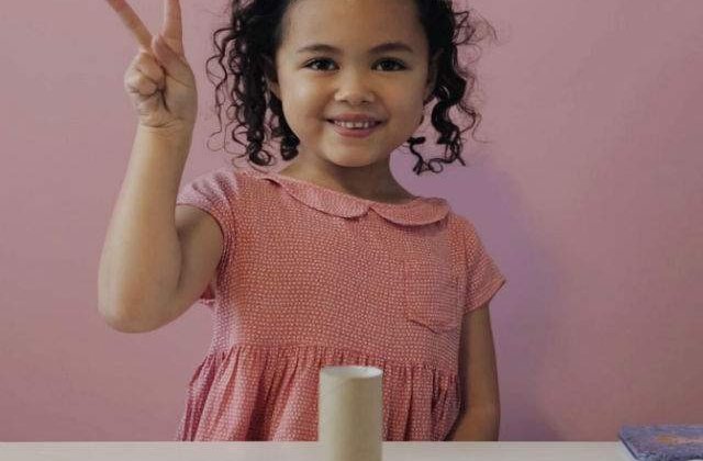 [VIDEO] Talentul acestei fetite te va lasa cu gura cascata