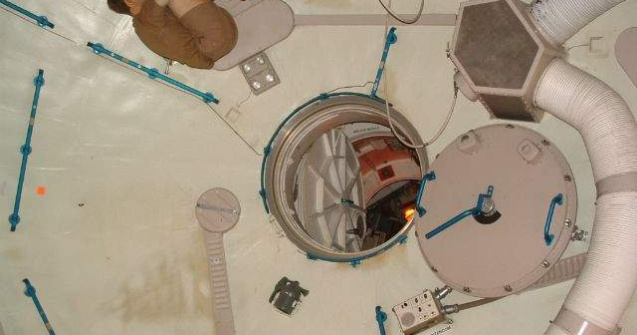 Astronautii de pe ISS au finalizat cu succes o misiune in afara statie