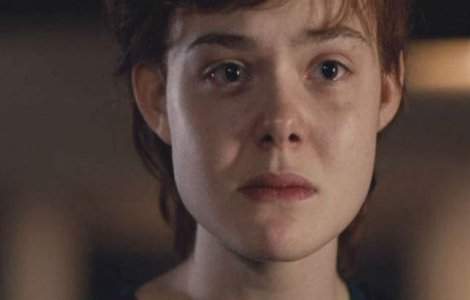 Elle Fanning este un adolescent transgender in filmul "About Ray"