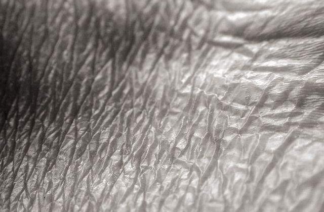 Studiu: O pastila cu extract de rosii stopeaza imbatranirea pielii cauzata de razele solare