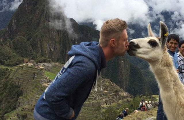 [FOTO] A renuntat la job si acum face un milion de dolari calatorind