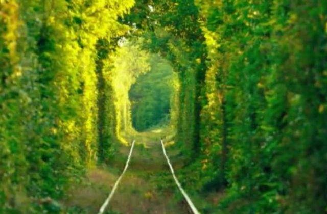 Descopera-ti tara! O minune a naturii care a fermecat indragostitii: Tunelul Iubirii